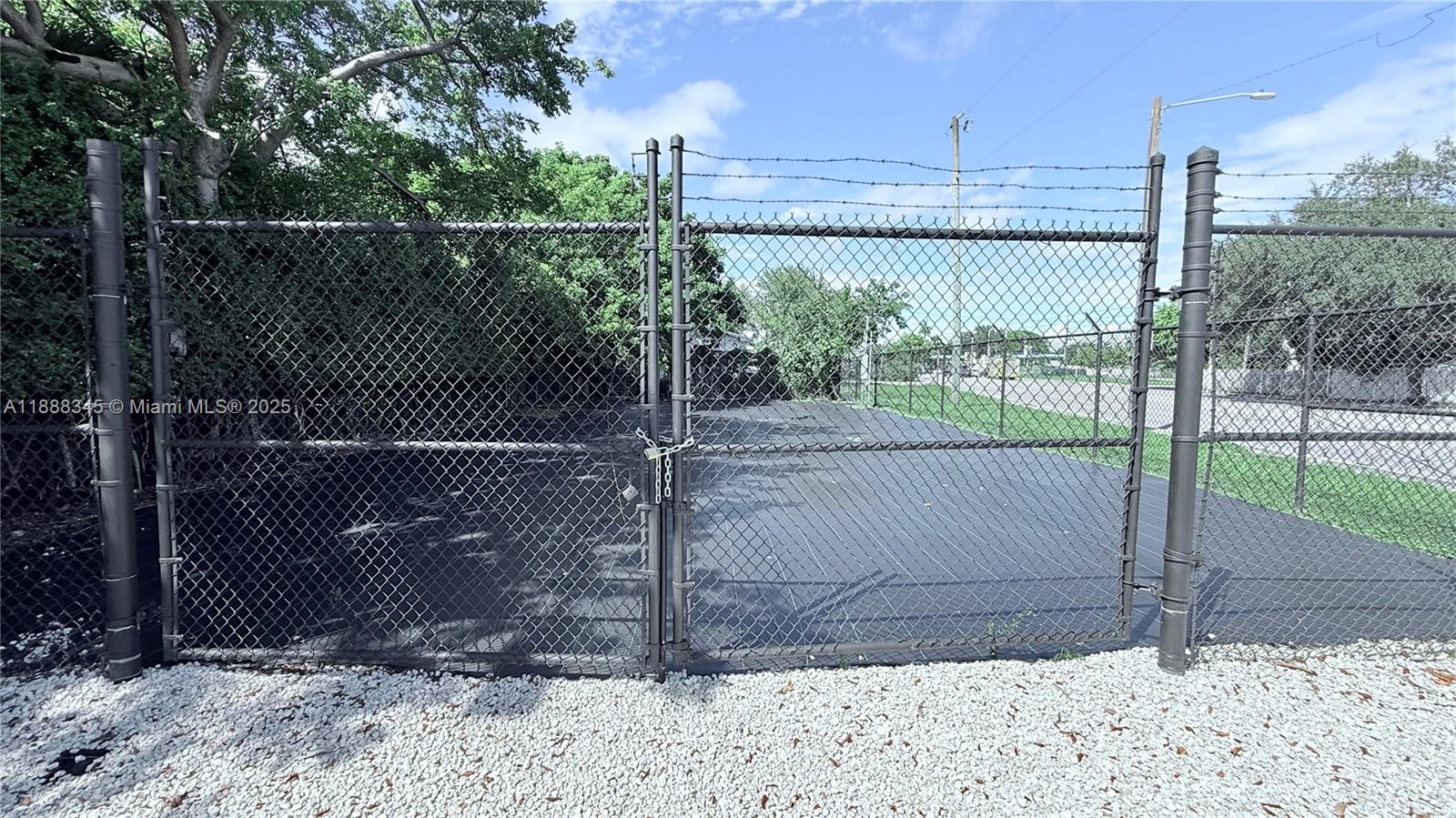   /   sq. ft. $ 2025-10-01 0 Photo