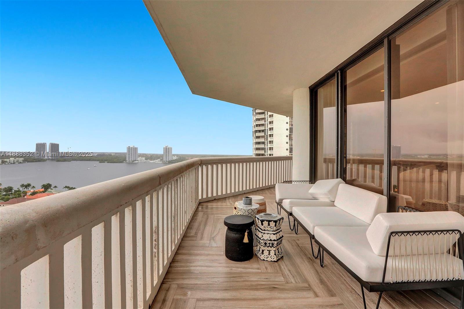 Ver detalles 2207 2 / 3 2000 sq. ft. $ 2025-10-01 0 foto