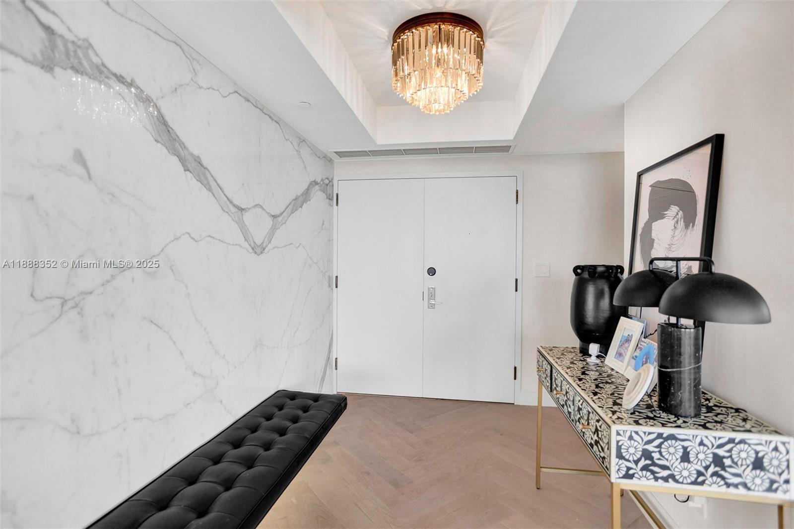 Ver detalles 2207 2 / 3 2000 sq. ft. $ 2025-10-01 0 foto