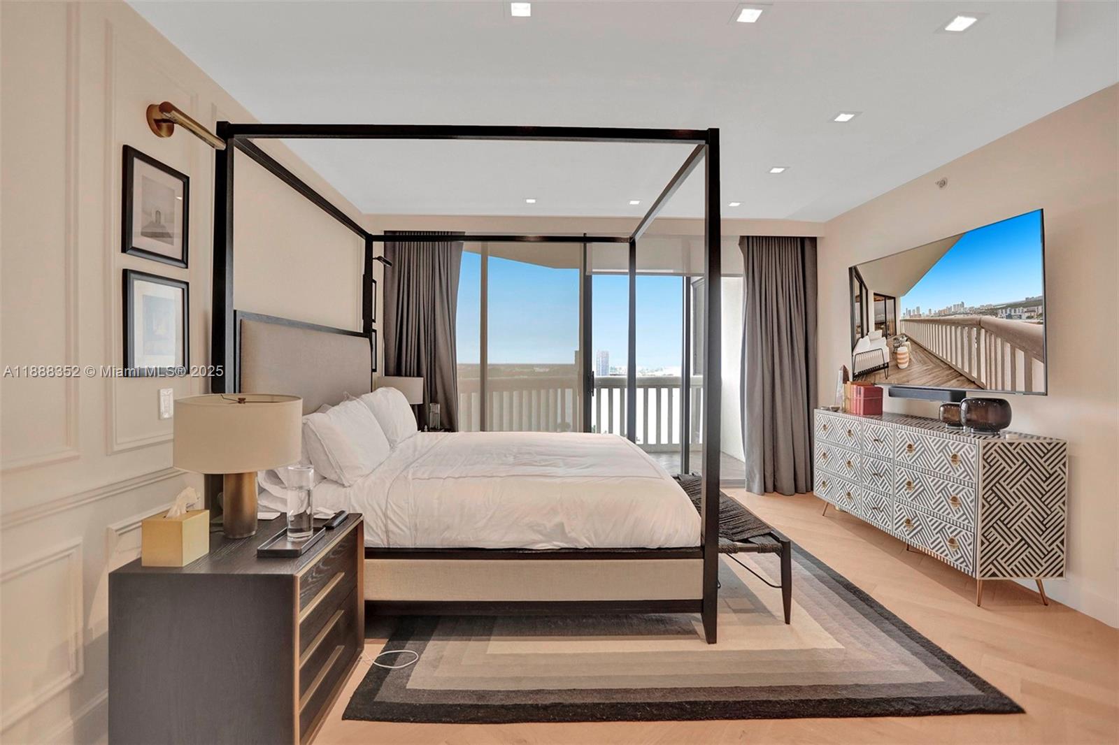 Ver detalles 2207 2 / 3 2000 sq. ft. $ 2025-10-01 0 foto