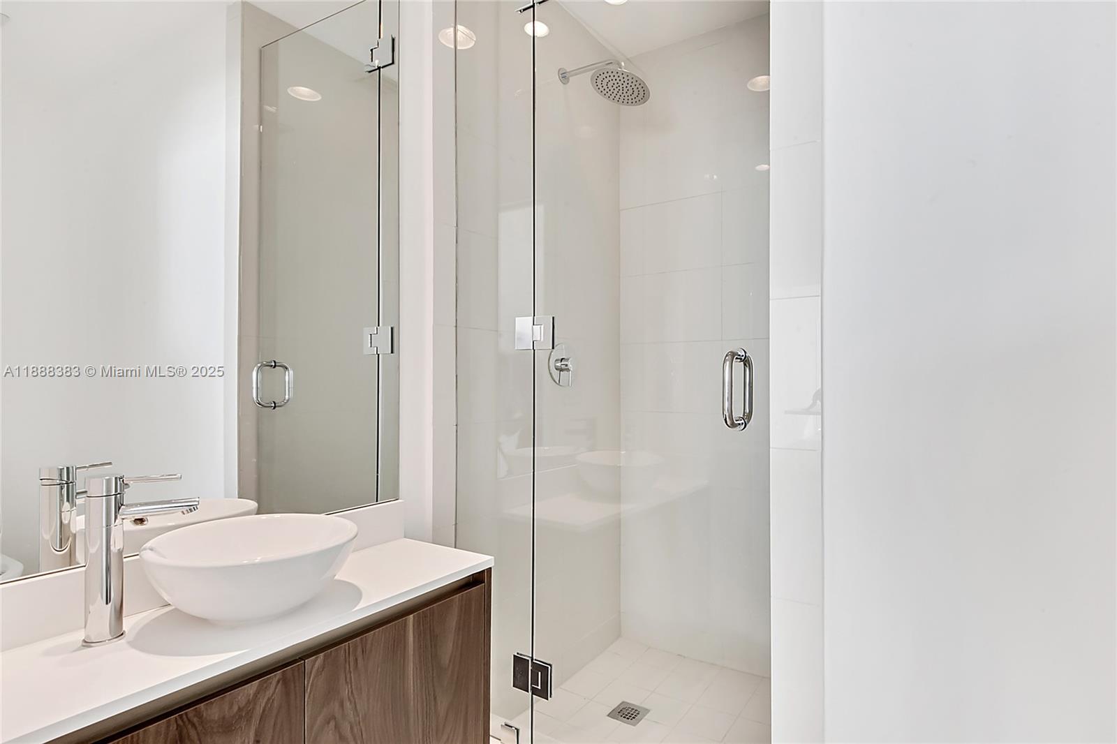 904 2 / 3 1186 sq. ft. $ 2025-10-01 0 Photo