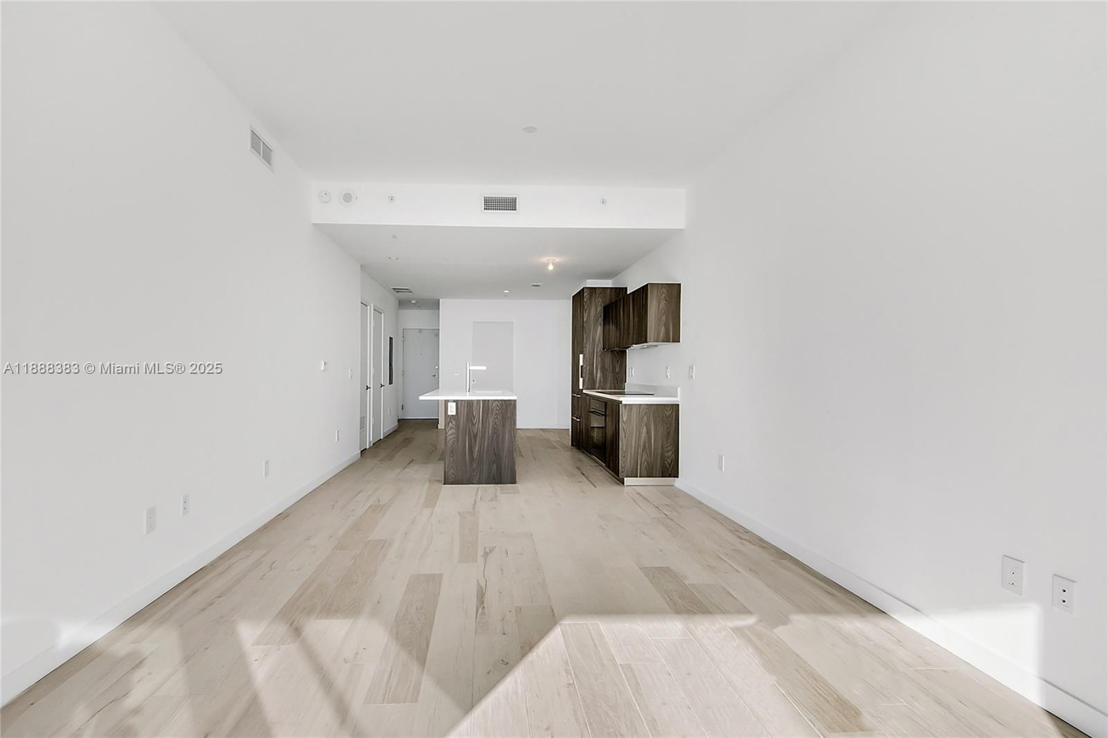 904 2 / 3 1186 sq. ft. $ 2025-10-01 0 Photo