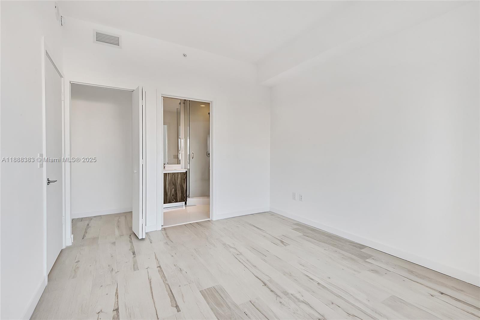 904 2 / 3 1186 sq. ft. $ 2025-10-01 0 Photo