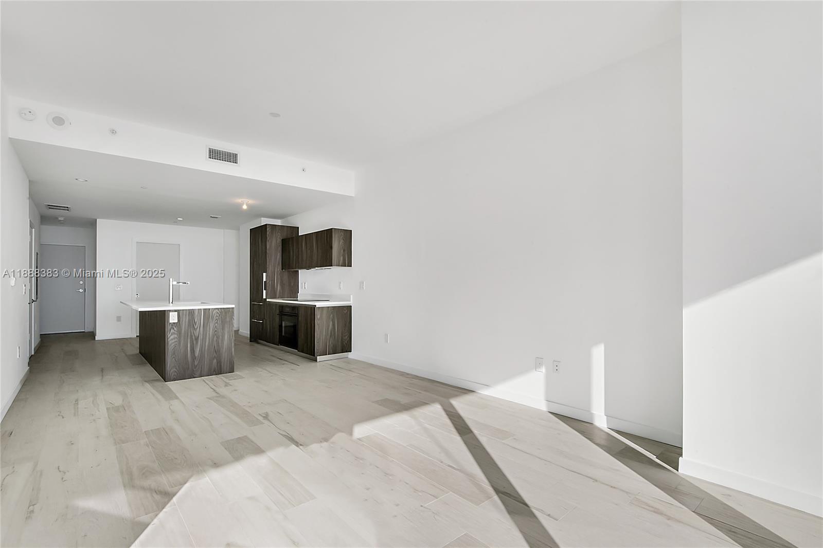 904 2 / 3 1186 sq. ft. $ 2025-10-01 0 Photo