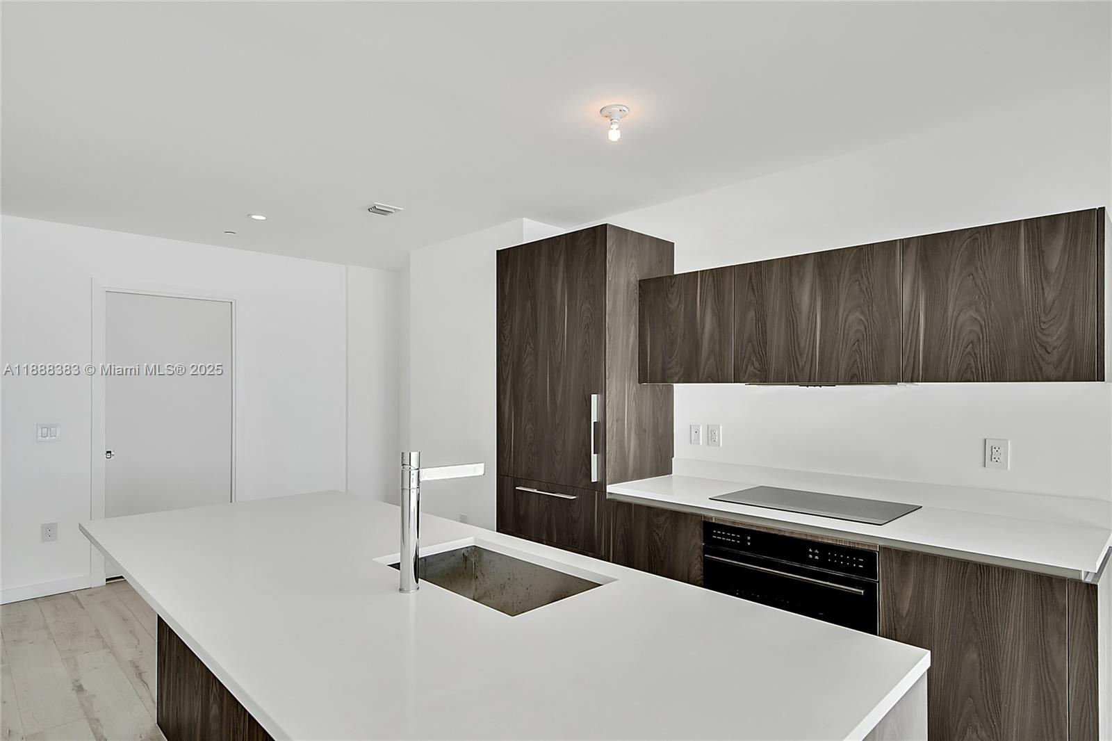 904 2 / 3 1186 sq. ft. $ 2025-10-01 0 Photo