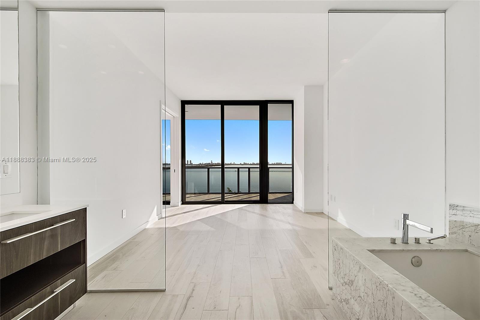 904 2 / 3 1186 sq. ft. $ 2025-10-01 0 Photo