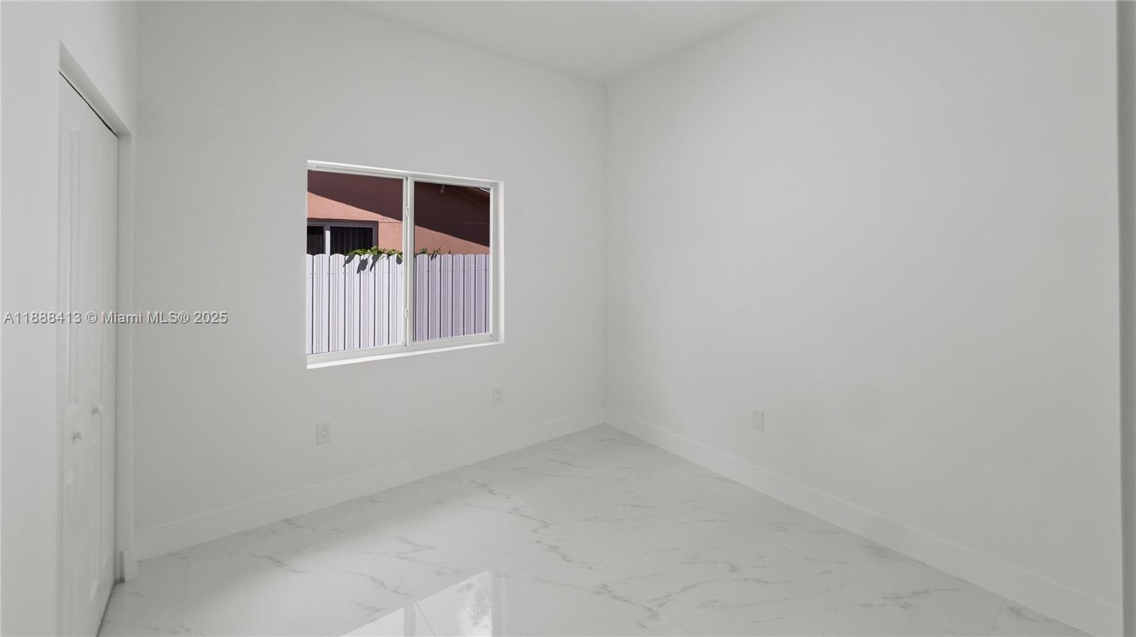 See details / 2200 sq. ft. $ 2025-10-01 0 Photo