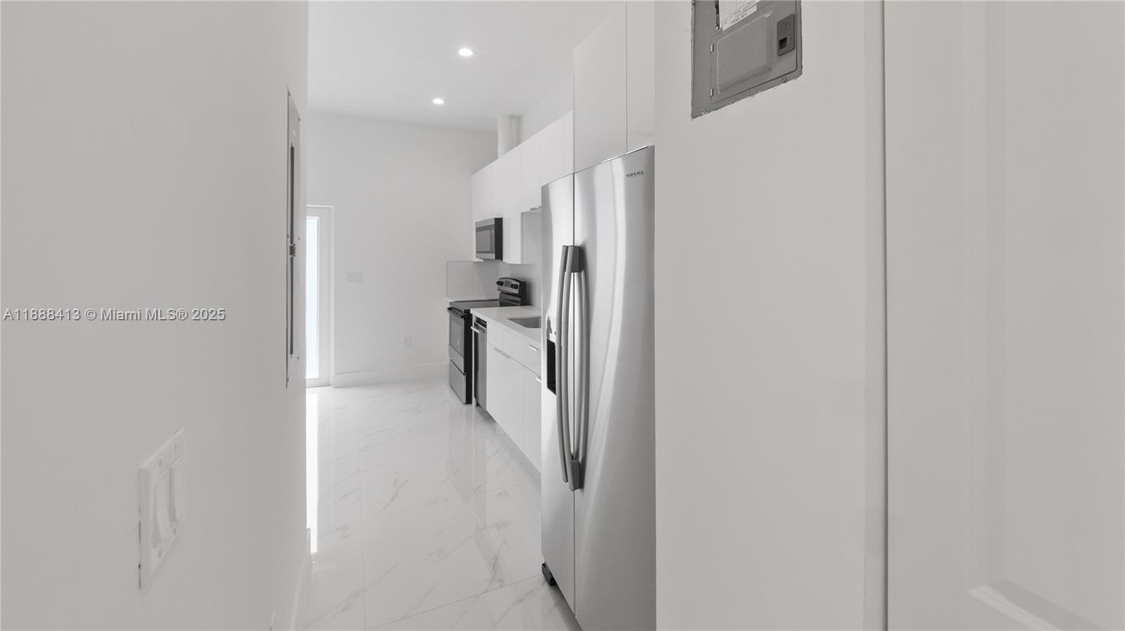 See details / 2200 sq. ft. $ 2025-10-01 0 Photo