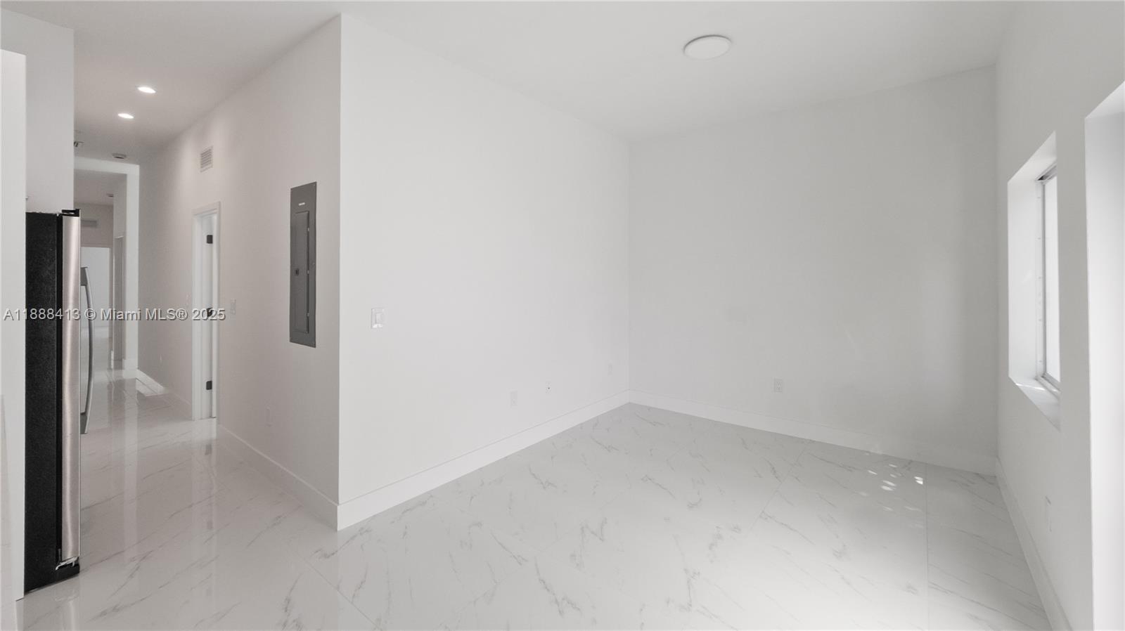 See details / 2200 sq. ft. $ 2025-10-01 0 Photo