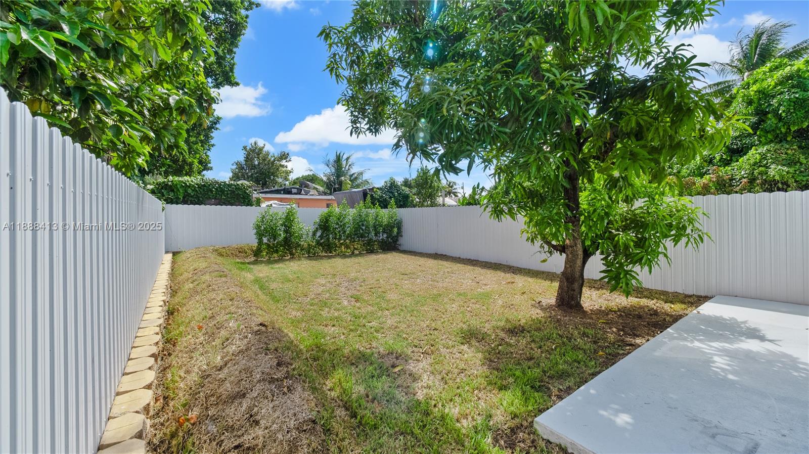See details / 2200 sq. ft. $ 2025-10-01 0 Photo