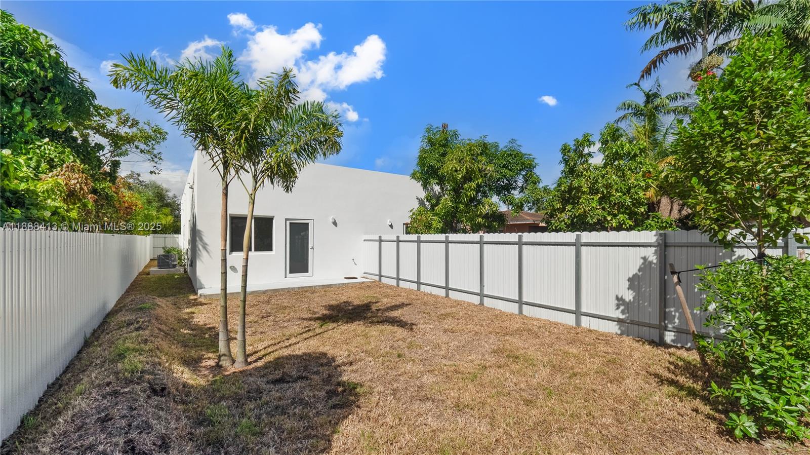 See details / 2200 sq. ft. $ 2025-10-01 0 Photo