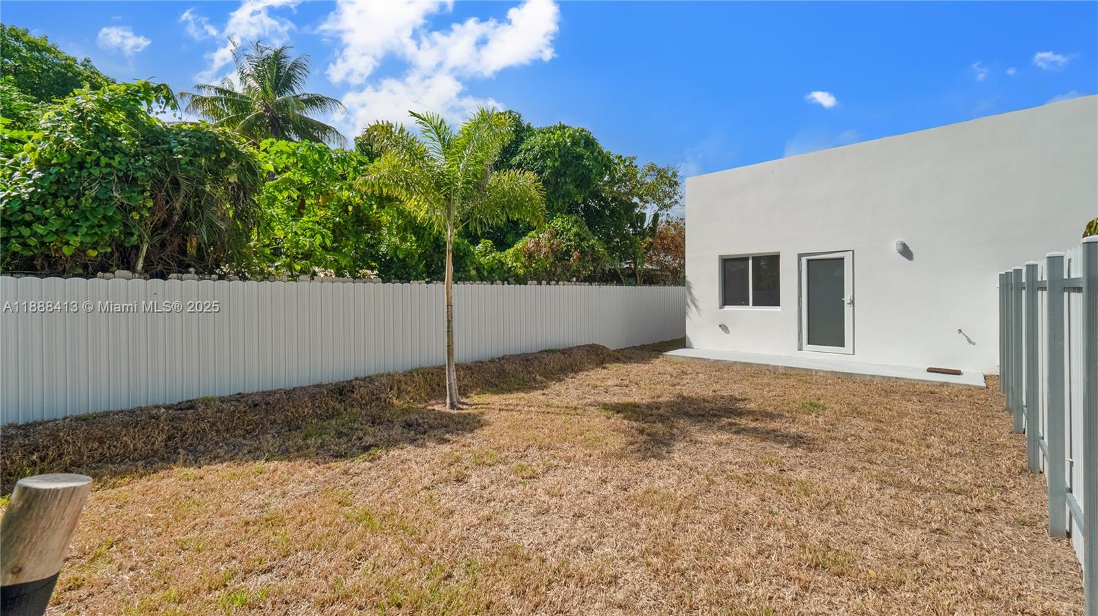 See details / 2200 sq. ft. $ 2025-10-01 0 Photo