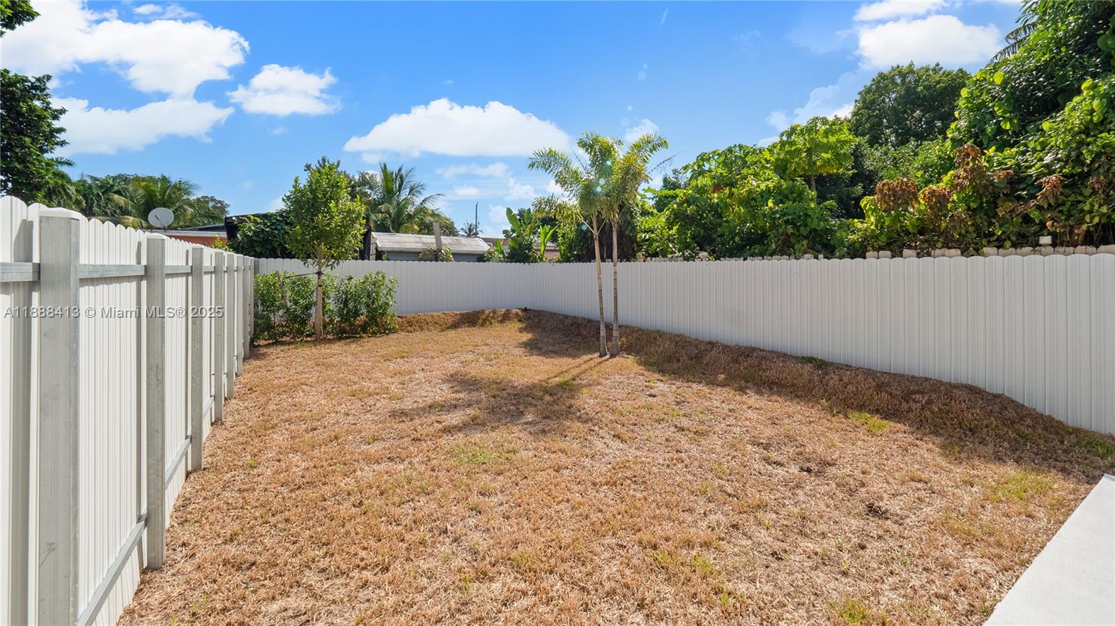 See details / 2200 sq. ft. $ 2025-10-01 0 Photo