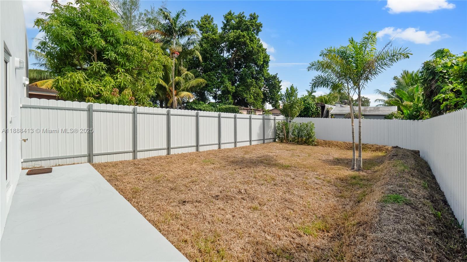See details / 2200 sq. ft. $ 2025-10-01 0 Photo