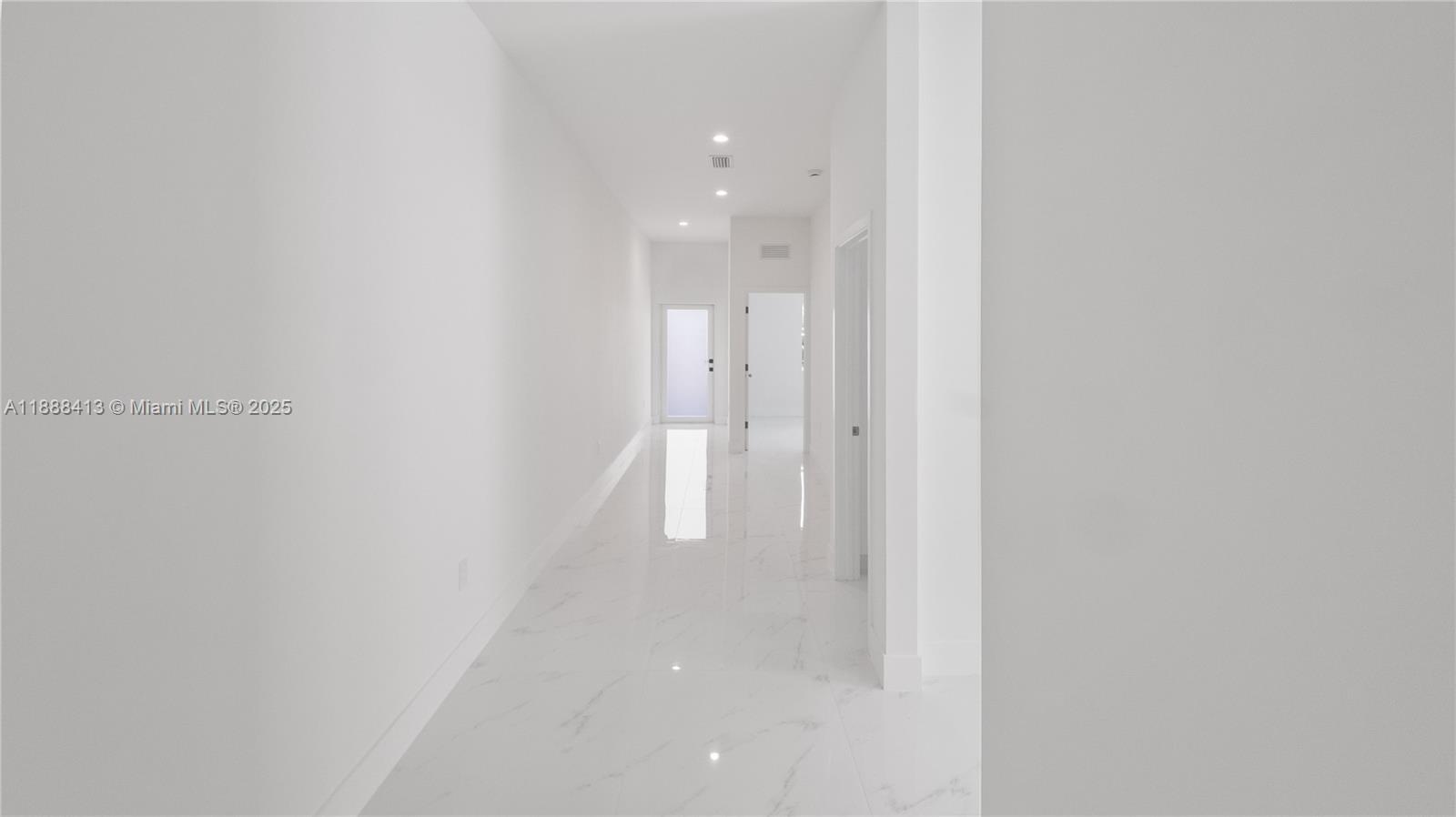See details / 2200 sq. ft. $ 2025-10-01 0 Photo