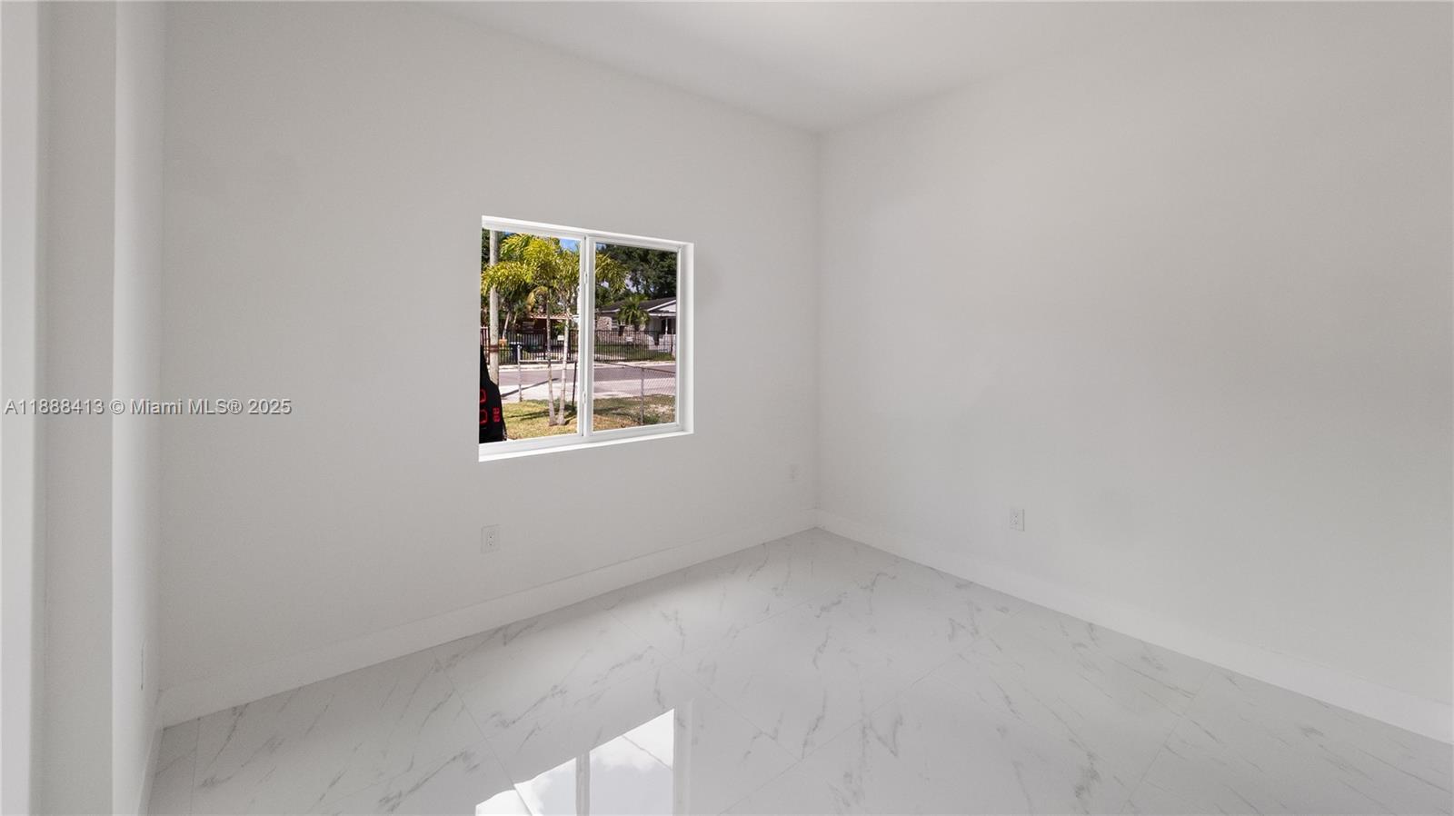 See details / 2200 sq. ft. $ 2025-10-01 0 Photo