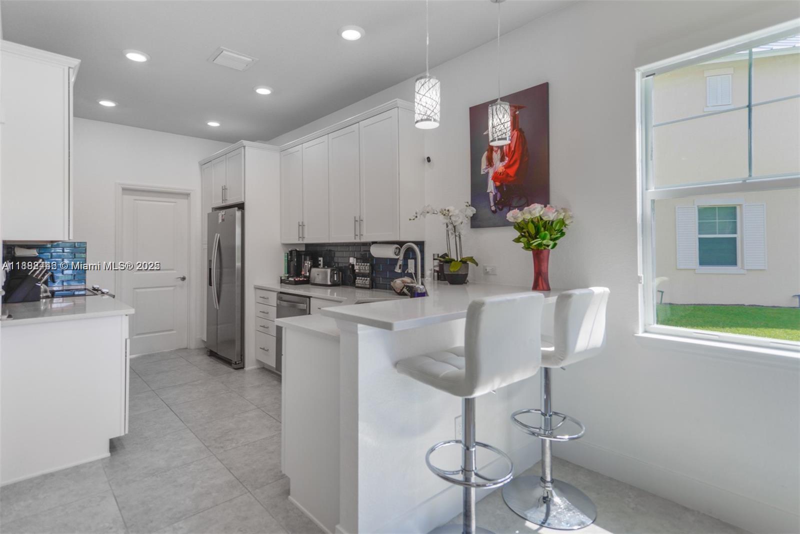 5182 3 / 3 1561 sq. ft. $ 2025-10-01 0 Photo