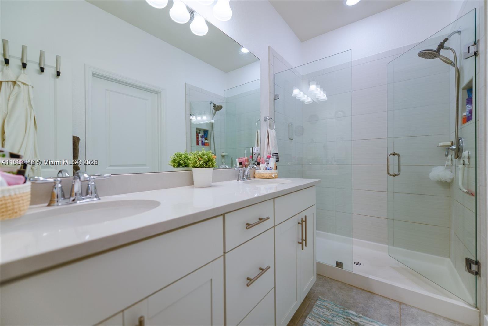 5182 3 / 3 1561 sq. ft. $ 2025-10-01 0 Photo