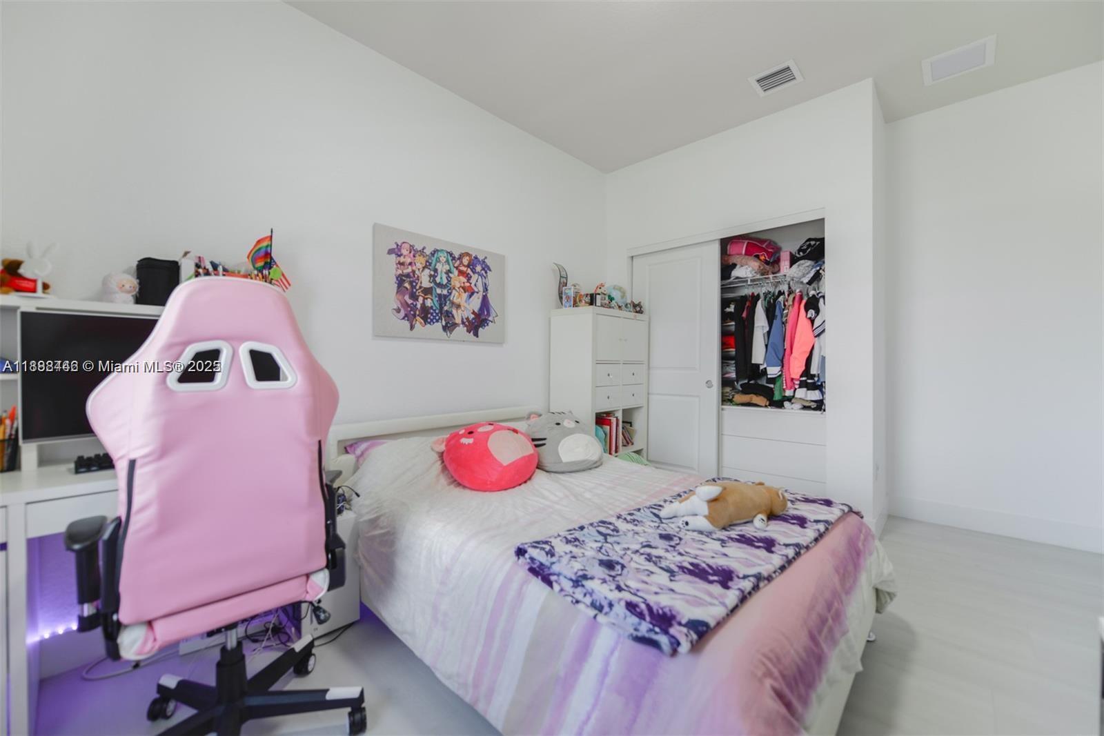 5182 3 / 3 1561 sq. ft. $ 2025-10-01 0 Photo