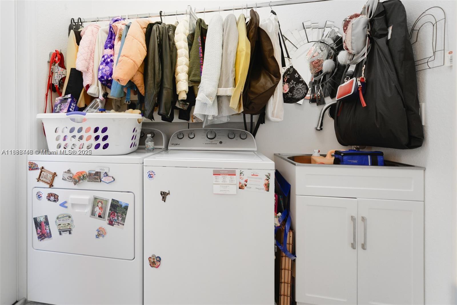 5182 3 / 3 1561 sq. ft. $ 2025-10-01 0 Photo