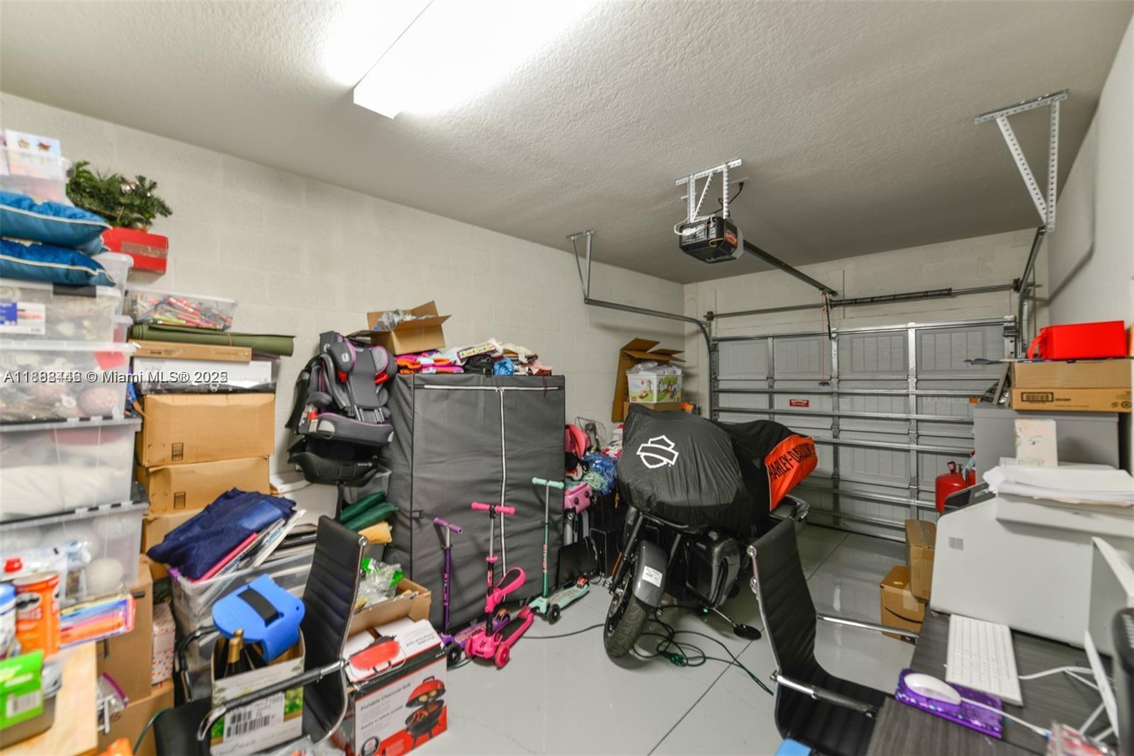 5182 3 / 3 1561 sq. ft. $ 2025-10-01 0 Photo