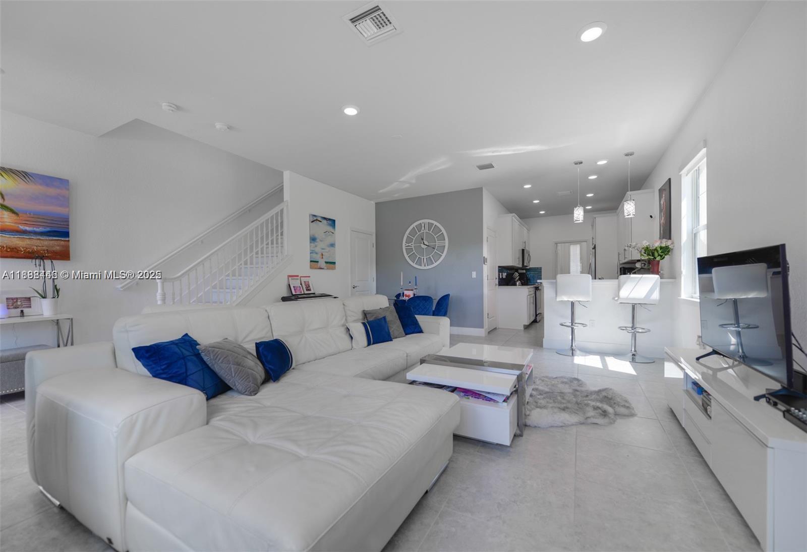 5182 3 / 3 1561 sq. ft. $ 2025-10-01 0 Photo
