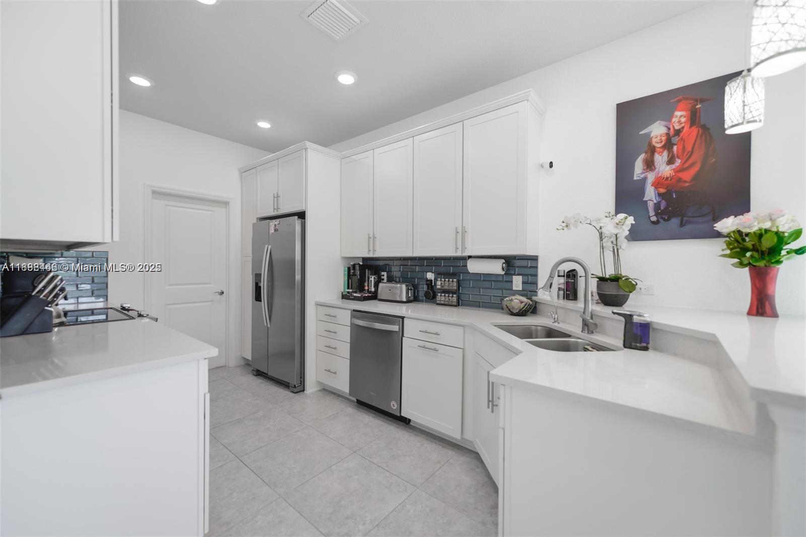 5182 3 / 3 1561 sq. ft. $ 2025-10-01 0 Photo