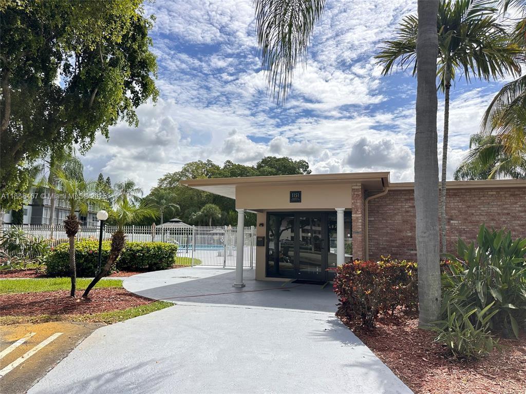 315 1 / 2 775 sq. ft. $ 2025-10-01 0 Photo