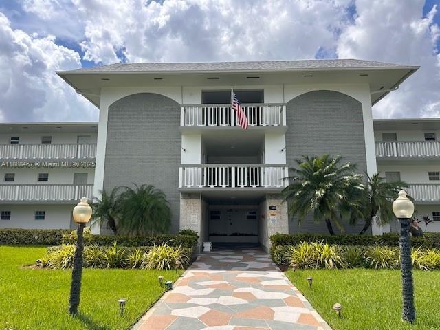315 1 / 2 775 sq. ft. $ 2025-10-01 0 Photo