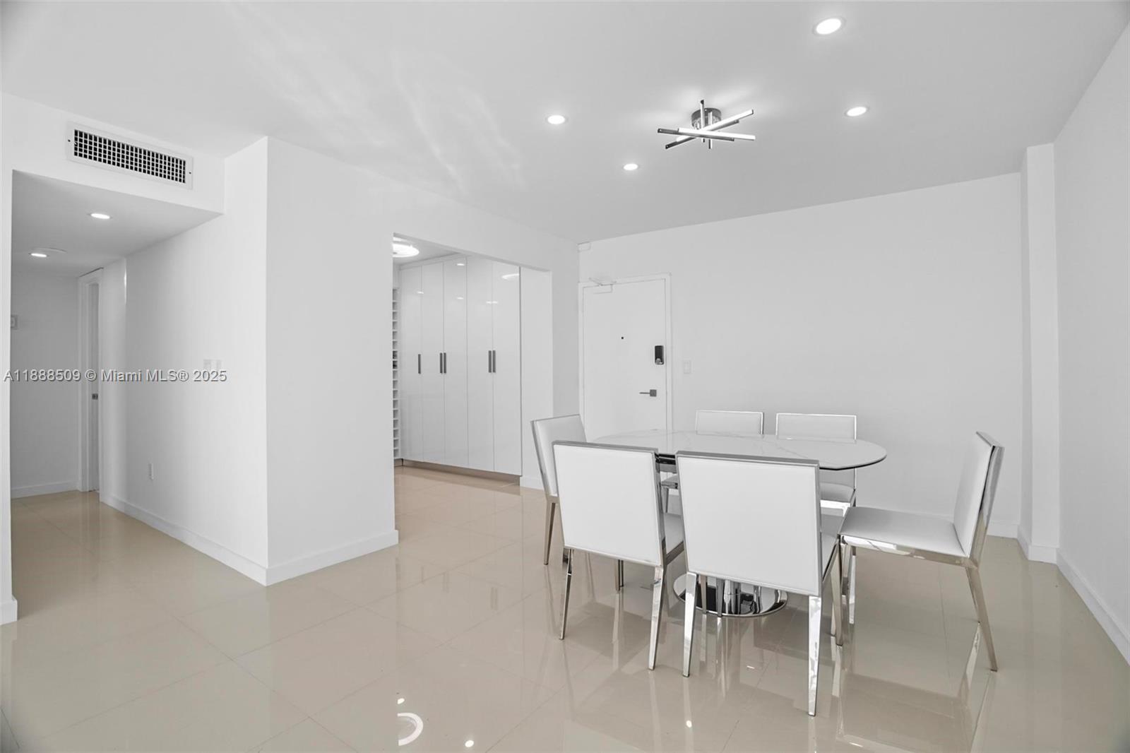 2108 2 / 2 1220 sq. ft. $ 2025-10-01 0 Photo