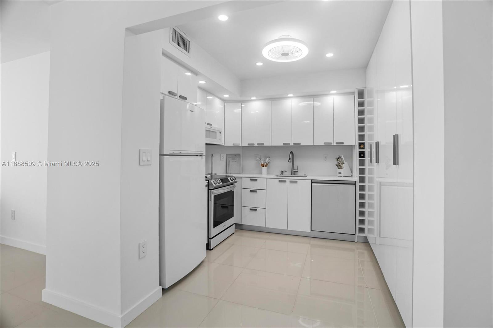 2108 2 / 2 1220 sq. ft. $ 2025-10-01 0 Photo