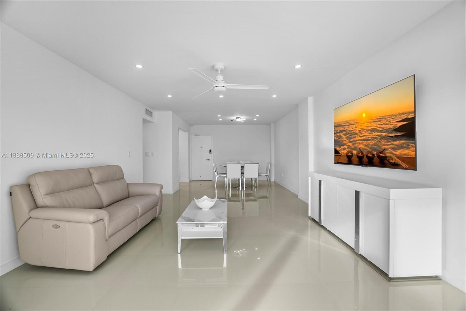 2108 2 / 2 1220 sq. ft. $ 2025-10-01 0 Photo