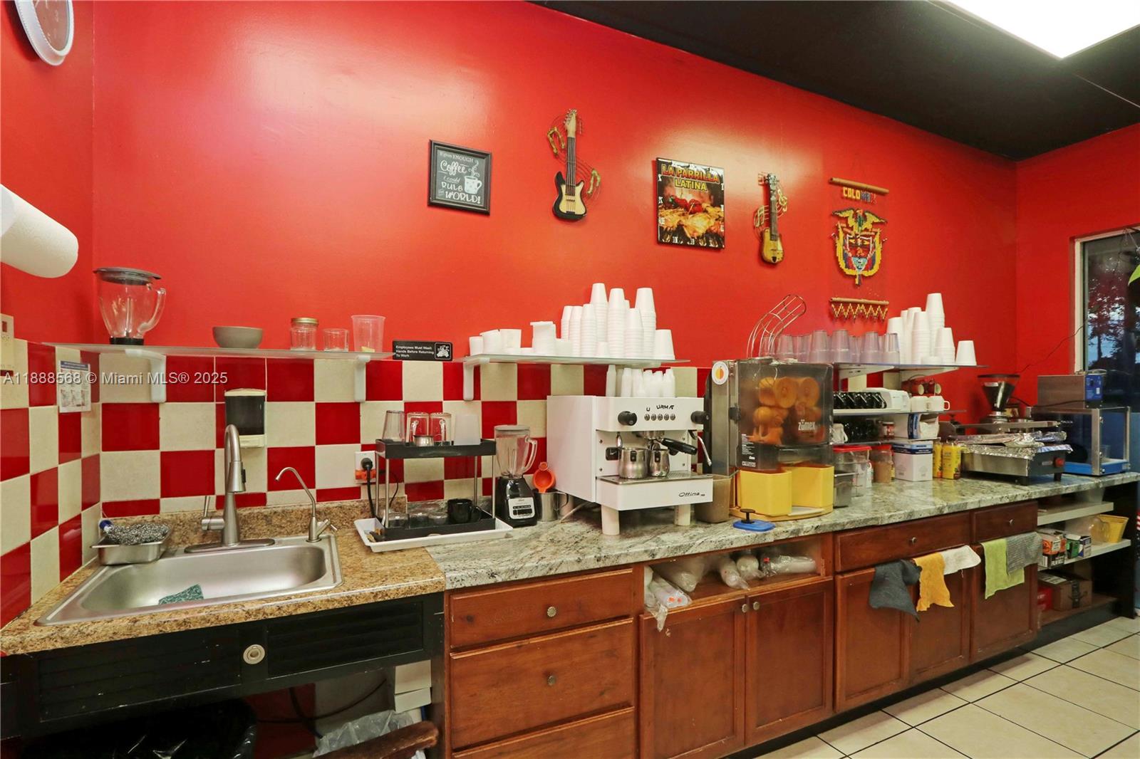 Подробнее / кв.футов $ 2025-10-01 0 Фото