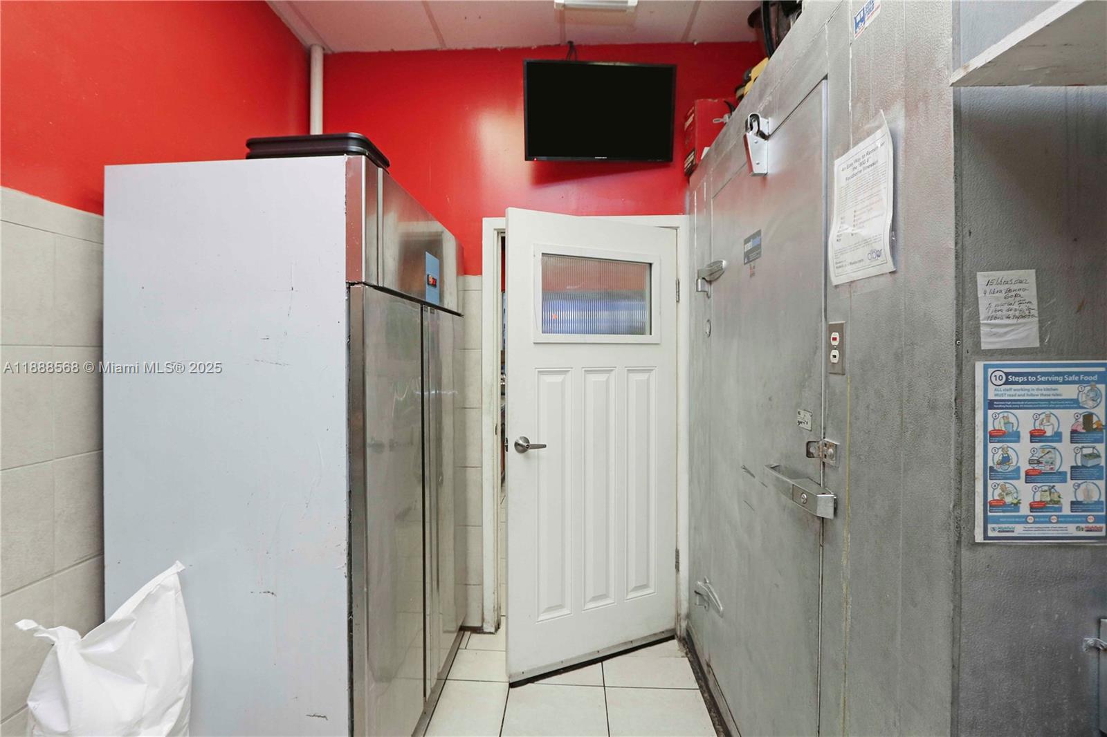 Подробнее / кв.футов $ 2025-10-01 0 Фото