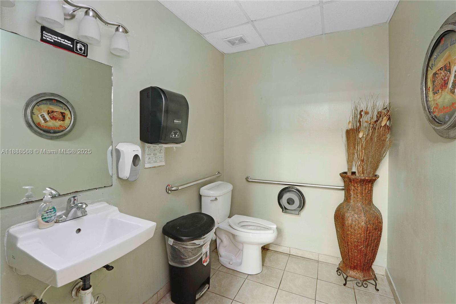 Подробнее / кв.футов $ 2025-10-01 0 Фото