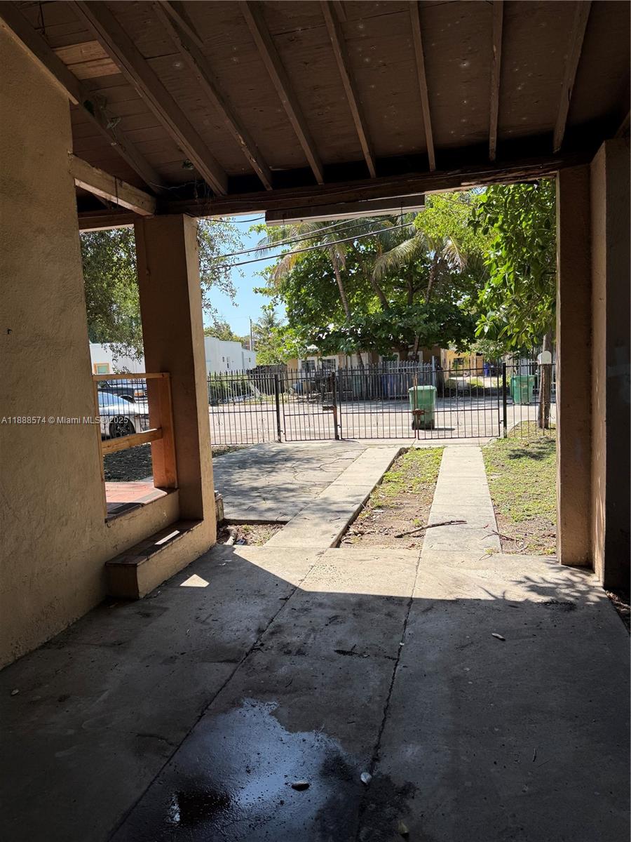   /  864 sq. ft. $ 2025-10-01 0 Photo