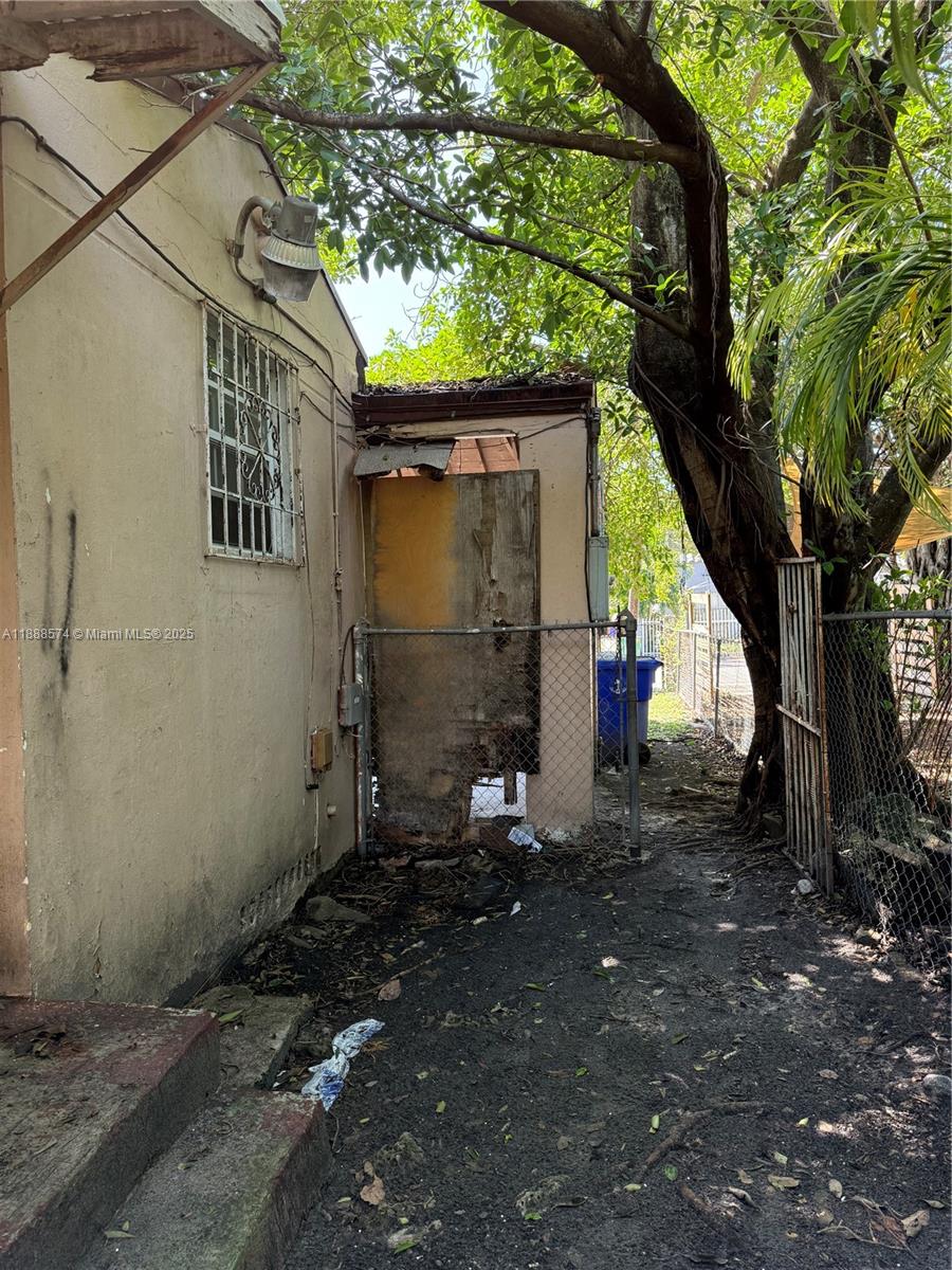   /  864 sq. ft. $ 2025-10-01 0 Photo