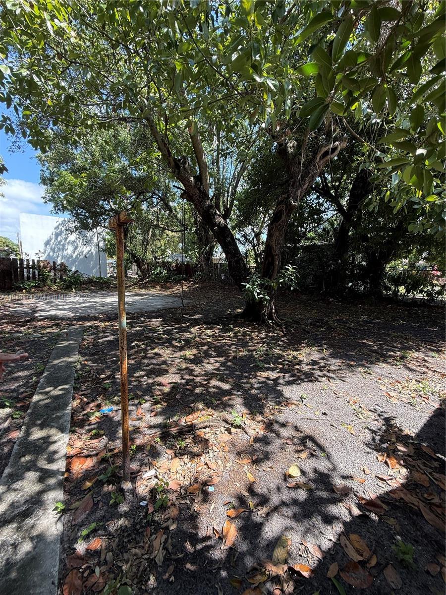   /  864 sq. ft. $ 2025-10-01 0 Photo