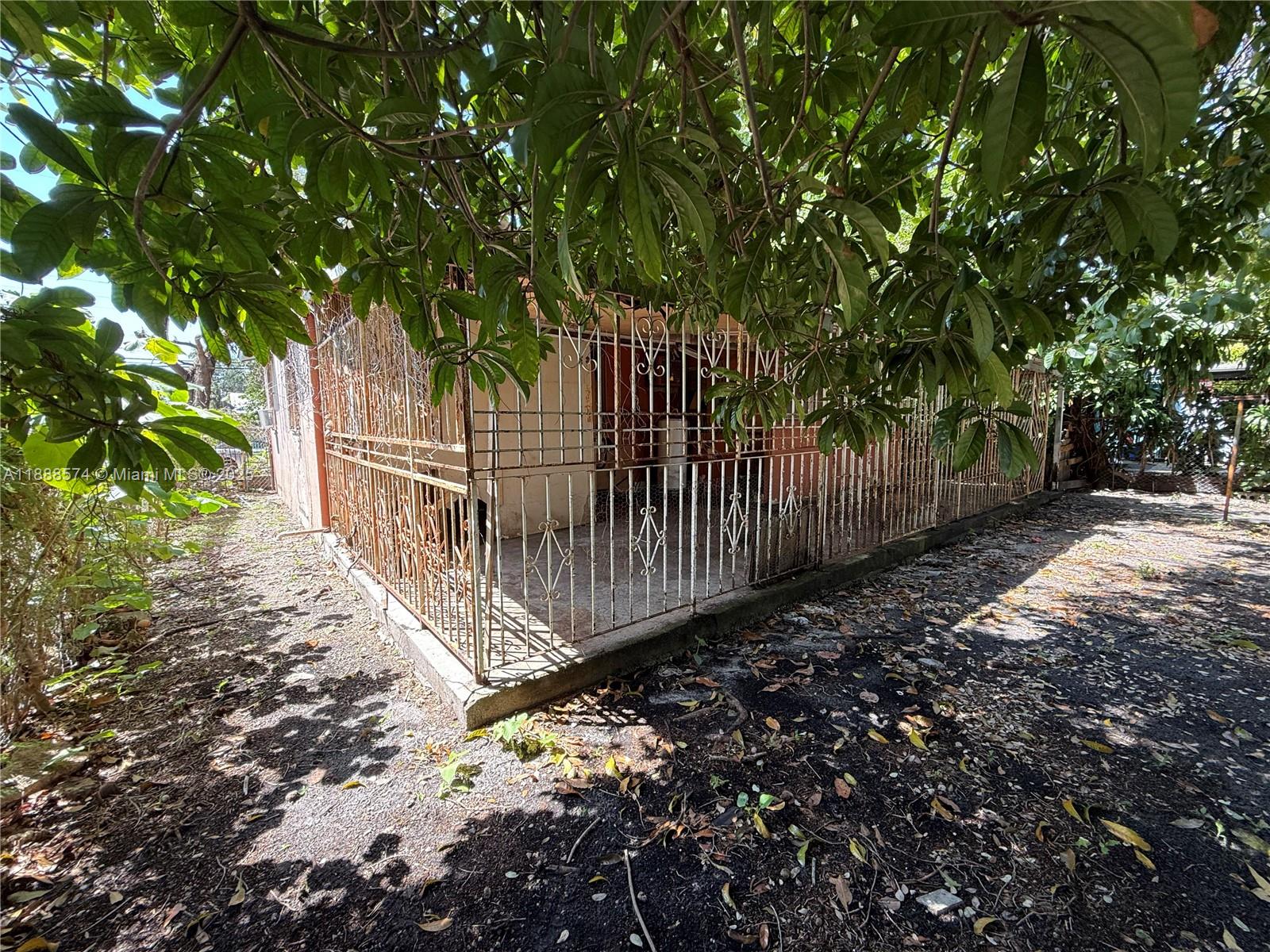   /  864 sq. ft. $ 2025-10-01 0 Photo