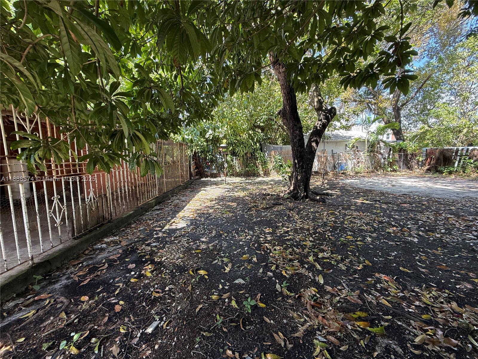   /  864 sq. ft. $ 2025-10-01 0 Photo