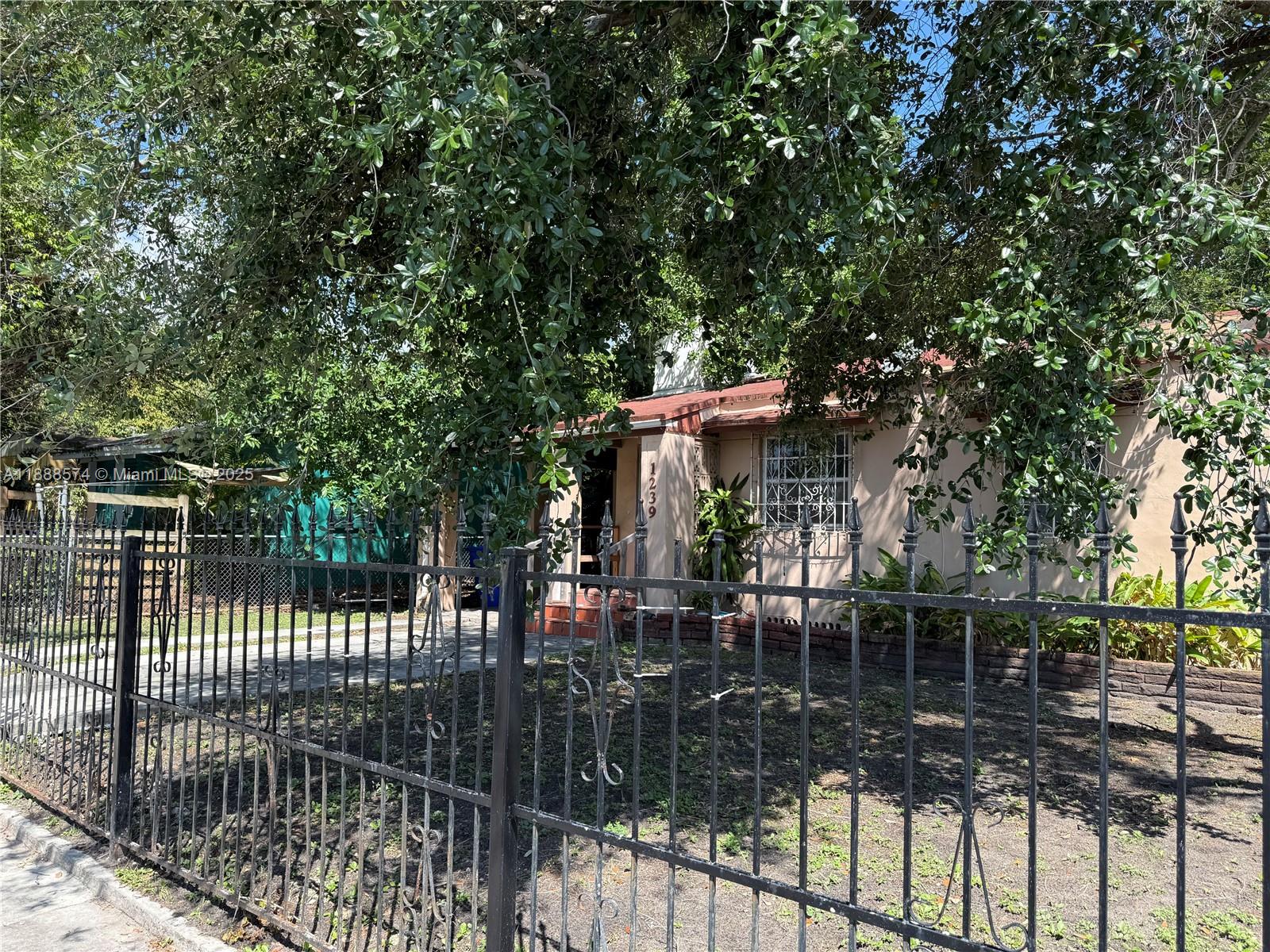   /  864 sq. ft. $ 2025-10-01 0 Photo