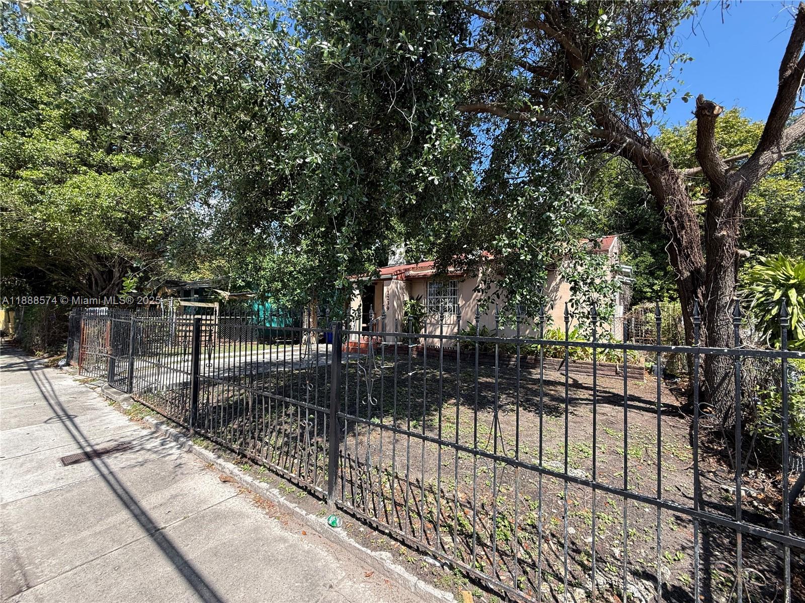   /  864 sq. ft. $ 2025-10-01 0 Photo