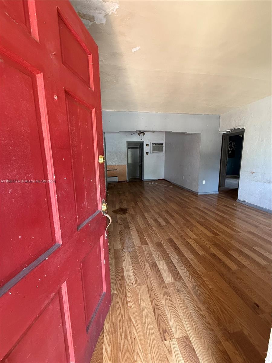   /  864 sq. ft. $ 2025-10-01 0 Photo