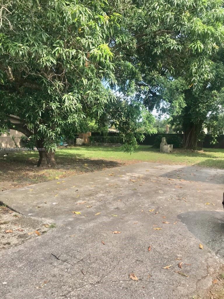 See details / 1917 sq. ft. $ 2025-10-01 0 Photo