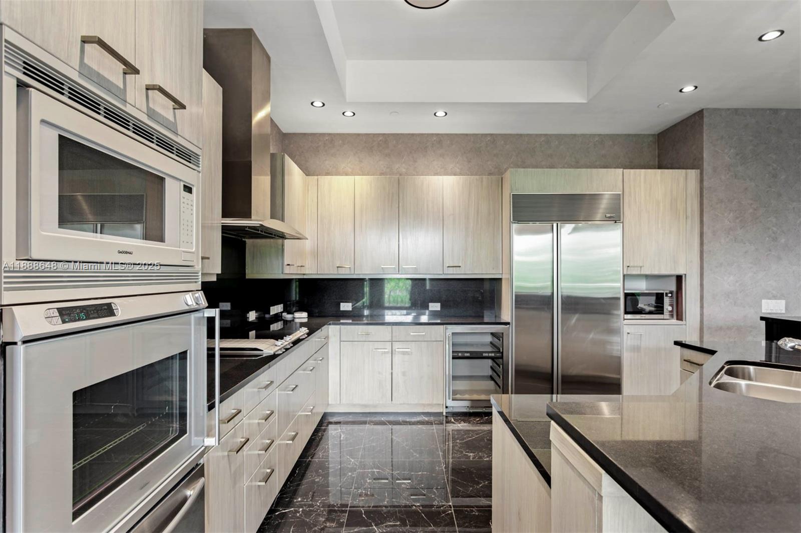 203 2 / 2 1582 sq. ft. $ 2025-10-01 0 Photo