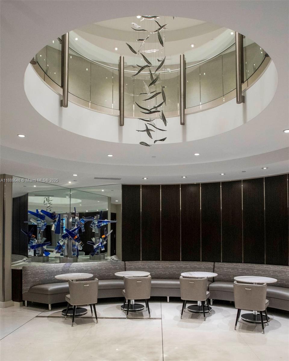 203 2 / 2 1582 sq. ft. $ 2025-10-01 0 Photo