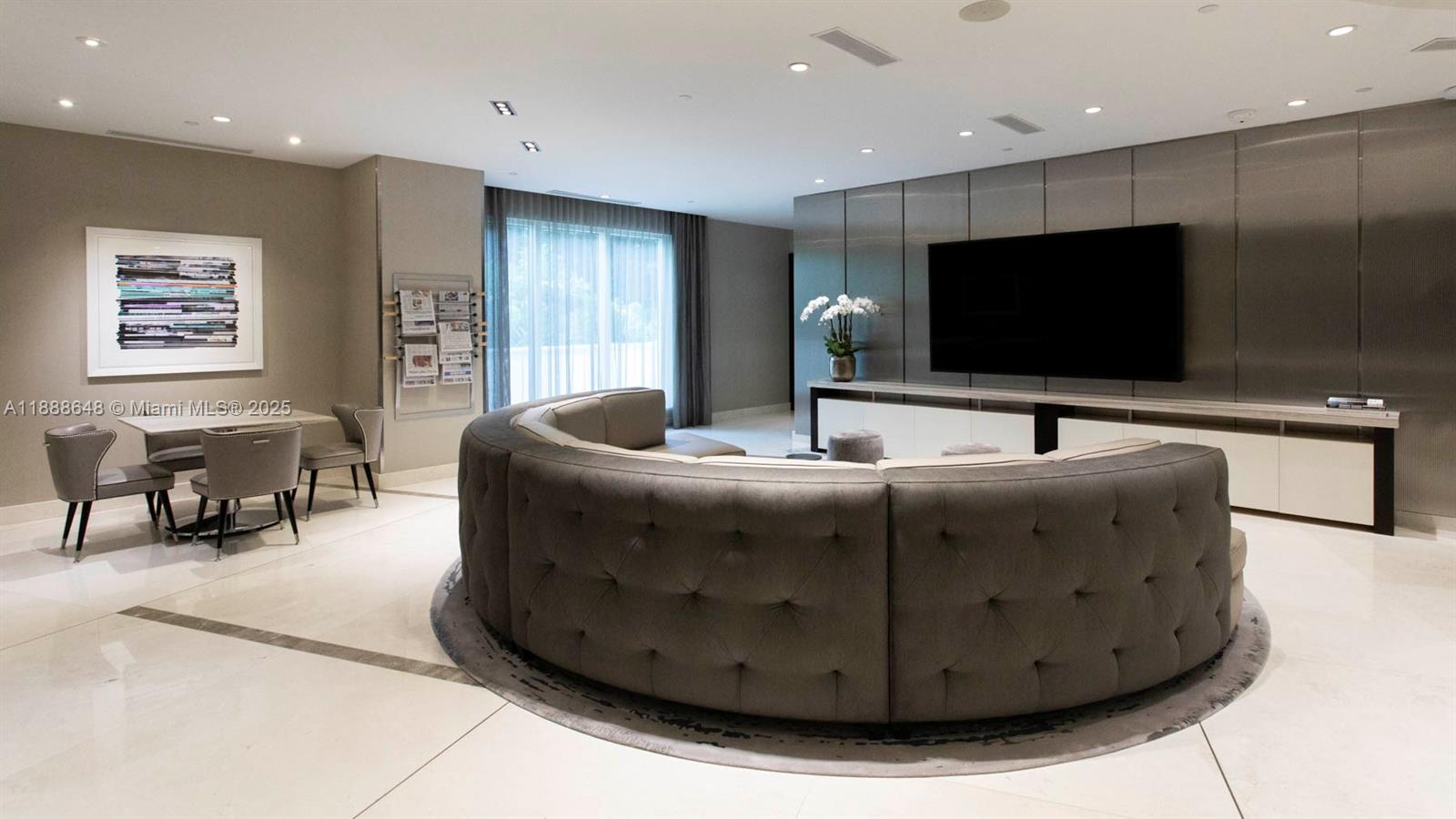 See details 203 2 / 2 1582 sq. ft. $ 2025-10-01 0 Photo