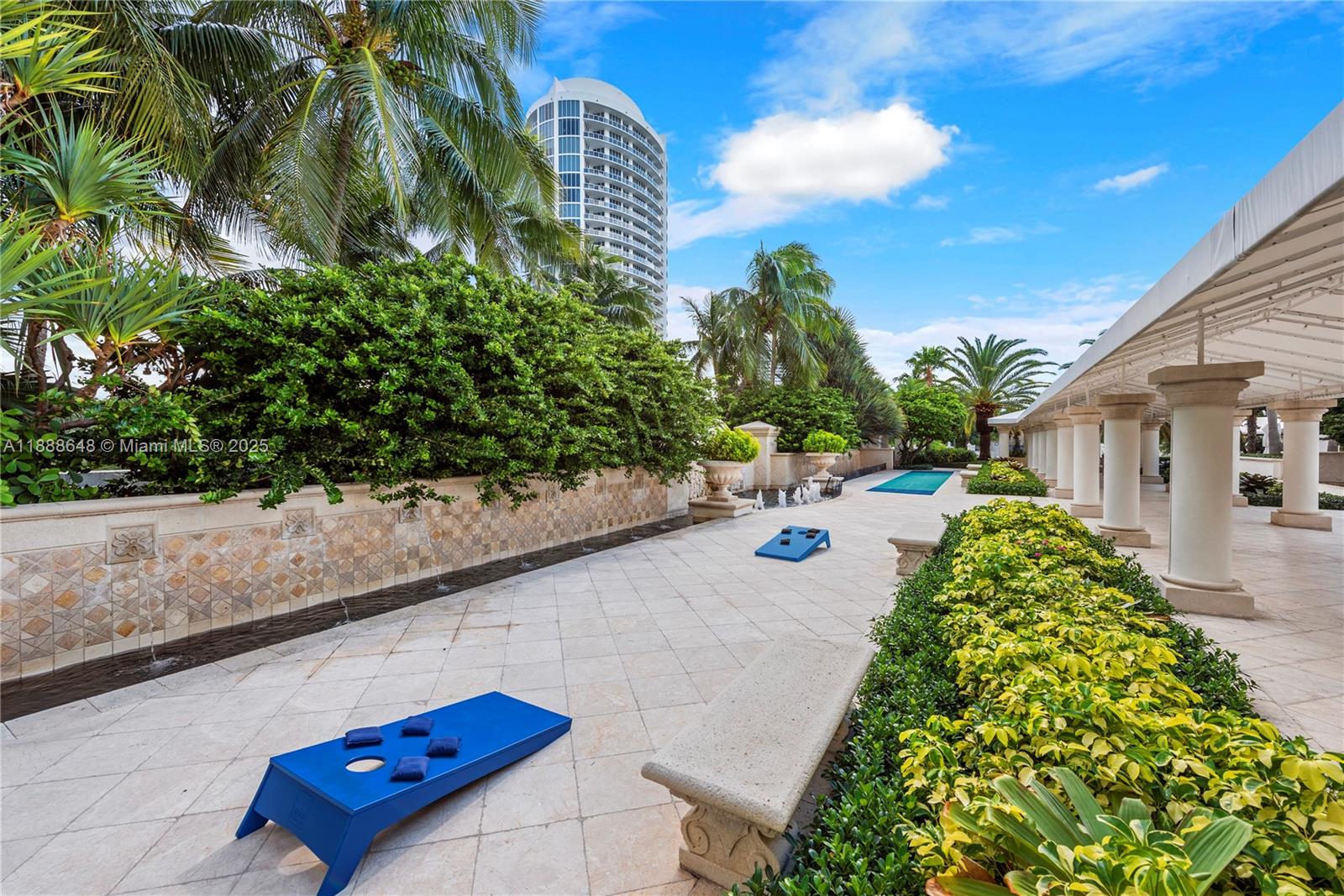 See details 203 2 / 2 1582 sq. ft. $ 2025-10-01 0 Photo