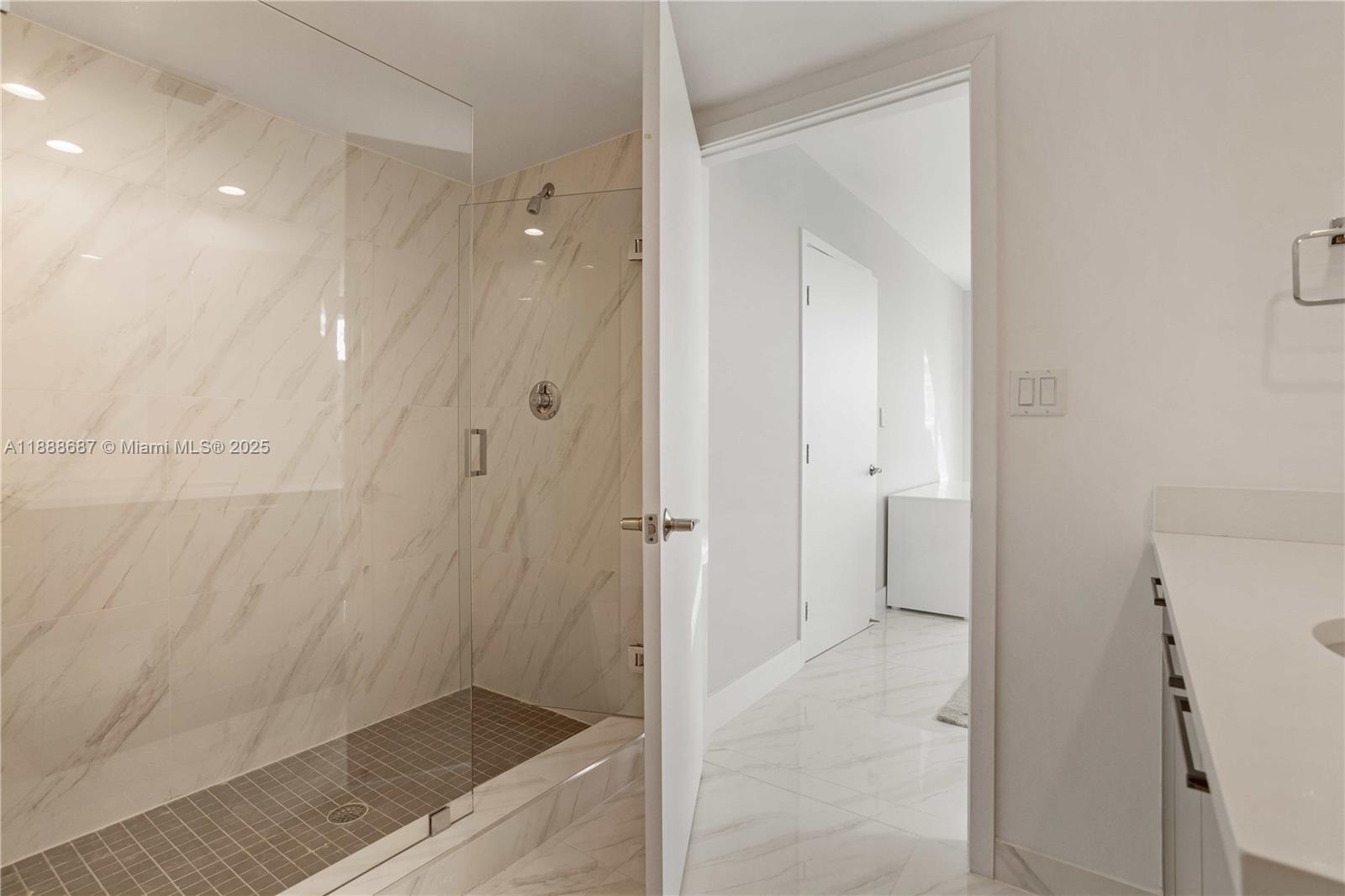 603 3 / 2 1304 sq. ft. $ 2025-10-02 0 Photo