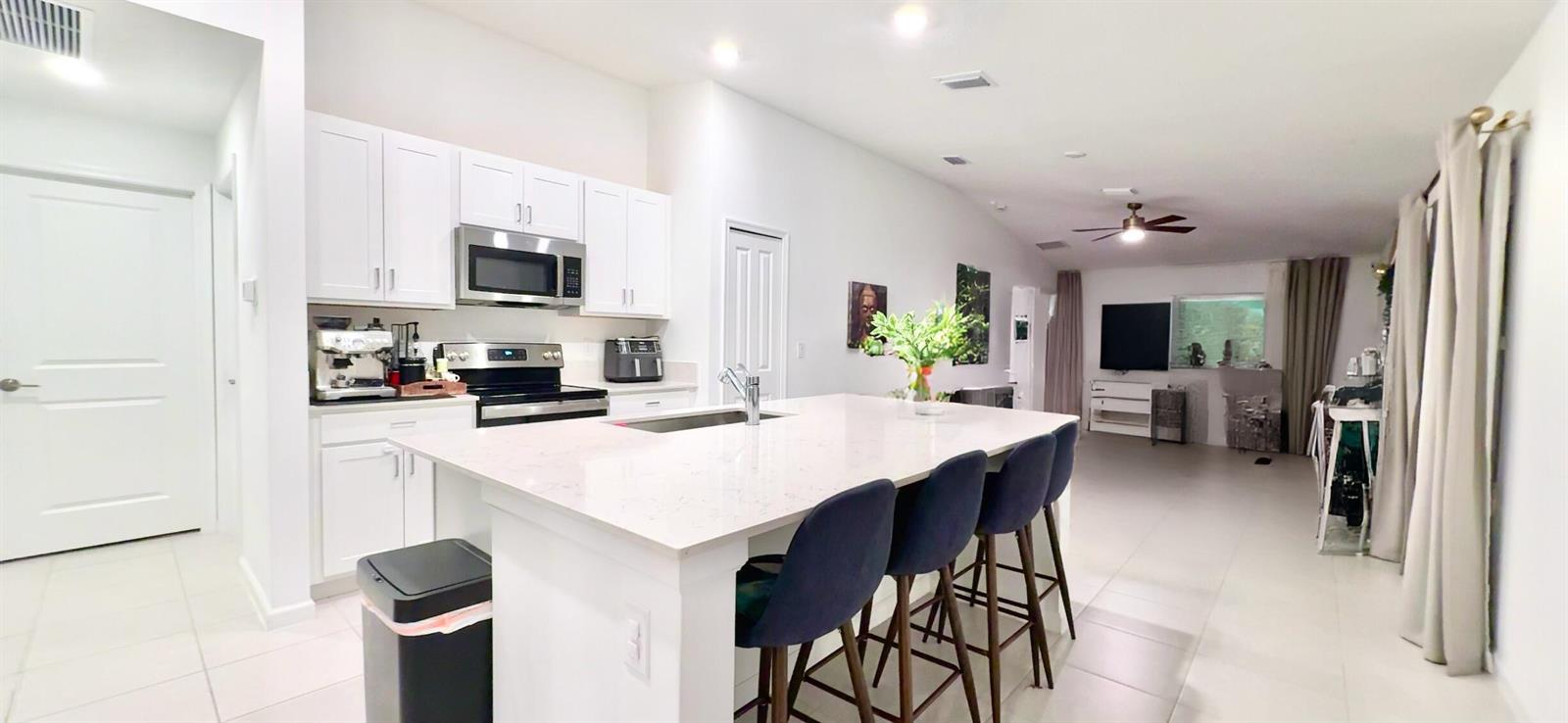 Ver detalles 612 3 / 2 1451 sq. ft. $ 2026-01-28 0 foto